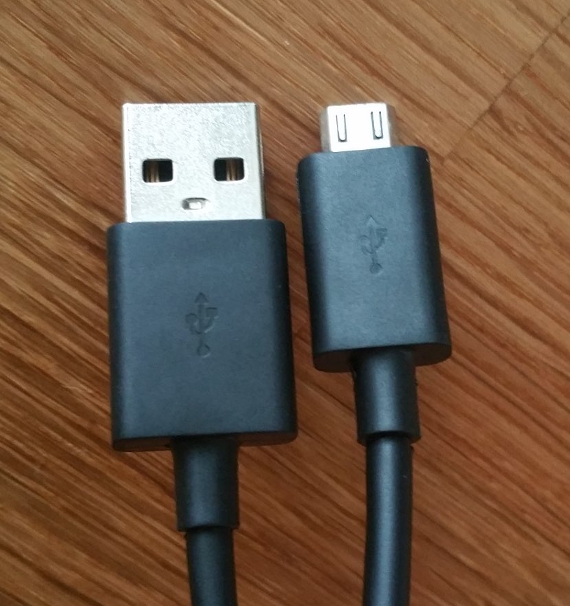 USB logo indicates it has data